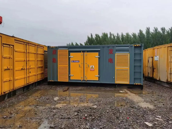 北碚柴油发电机如何判断干式空气滤清器是否需要更换？